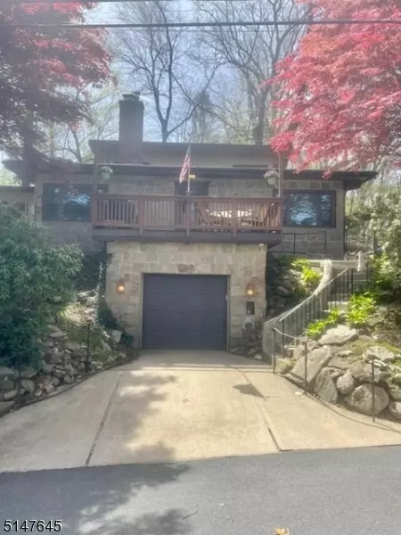 40 Cliffside Trl, Denville, NJ 07834