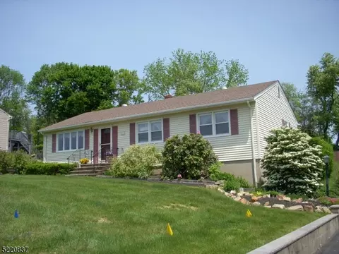 18 Parkview Dr, Hackettstown, NJ 07840