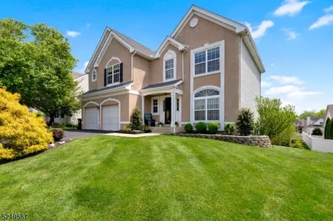 359 Stonehenge Dr, Phillipsburg, NJ 08865