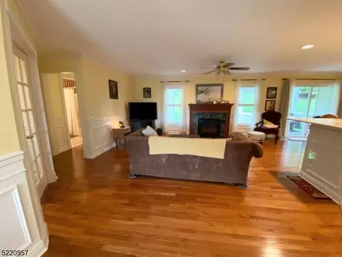 109 Bourne Ci, Hamburg, NJ 07419