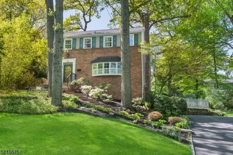 44 Old Oak Dr, Summit, NJ 07901