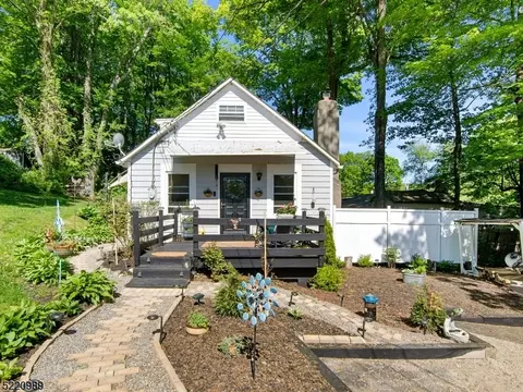 5 Elm St, Vernon Twp, NJ 07422