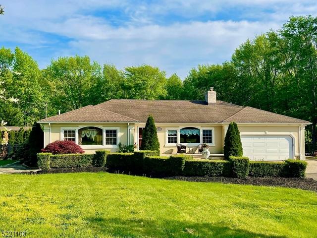 387 Schoolhouse Rd, Monroe Township, NJ 08831