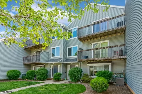 165 Essex Ave #407, Metuchen, NJ 08840