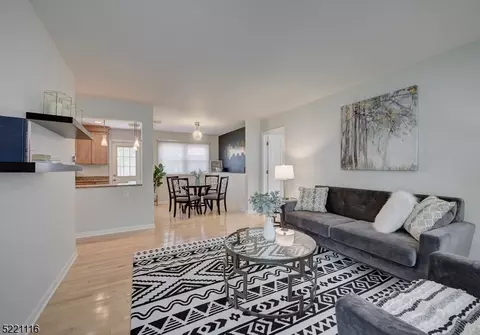 13 Spalding Dr, Livingston, NJ 07039