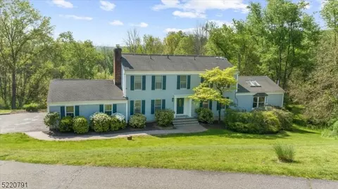10 Patrick Dr, Union Twp, NJ 08867