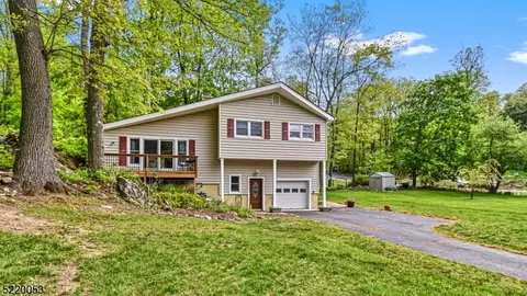 47 N Shore Trl, Sparta, NJ 07871