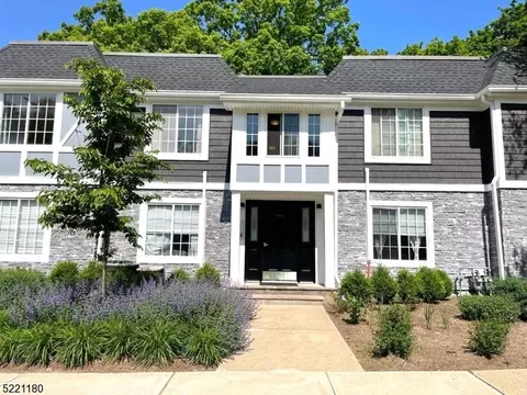121 Village Dr #121, Morristown, NJ 07960
