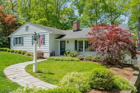 30 Dogwood Dr, Chatham Twp, NJ 07928