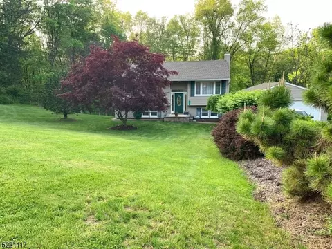 963 Cedar Dr, Newton, NJ 07860