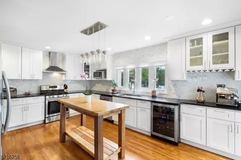 10 Thomas Trl, Morristown, NJ 07960