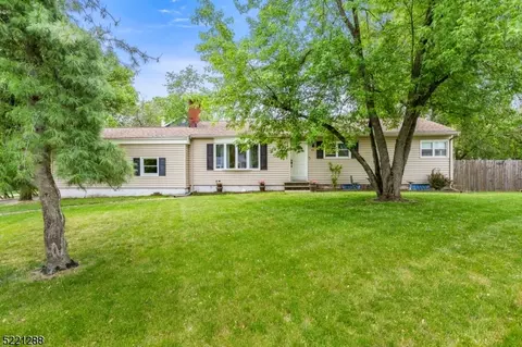 41 Lake Park Dr, Piscataway, NJ 08854