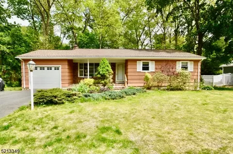 8 Pequot Trl, Jefferson, NJ 07438