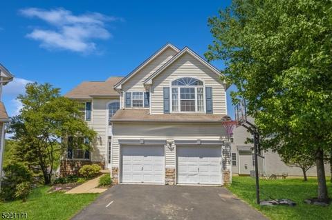231 Winding Hill Dr, Hackettstown, NJ 07840