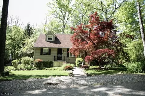 10 Banker Dr, Stanhope, NJ 07874