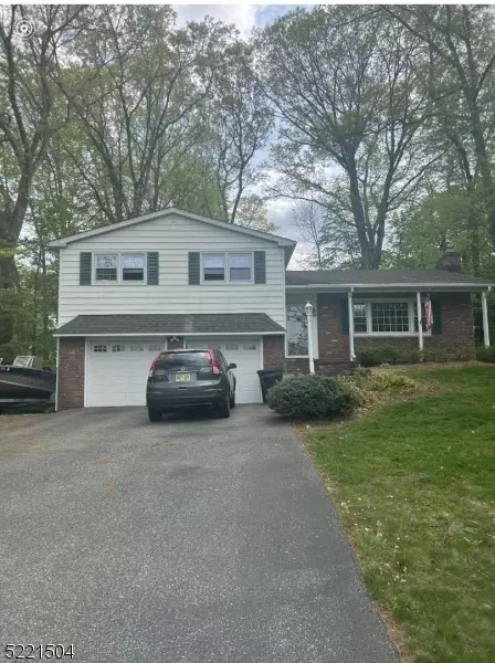 3 E Shore Rd, Lake Hopatcong, NJ 07849