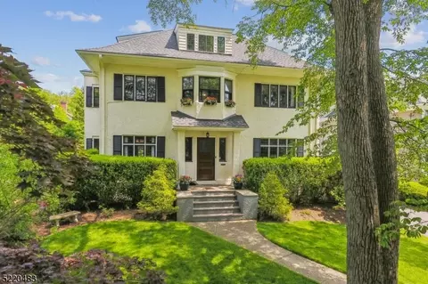 23 Roosevelt Rd, Maplewood, NJ 07040