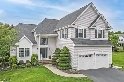 8 Fields Ln, Scotch Plains, NJ 07076