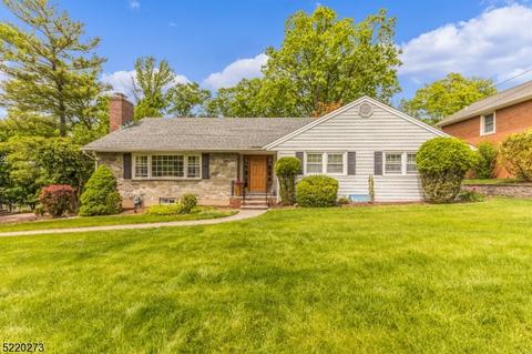 24 Notch Park Rd, Little Falls, NJ 07424