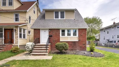 207 Amsterdam Ave, Roselle, NJ 07203
