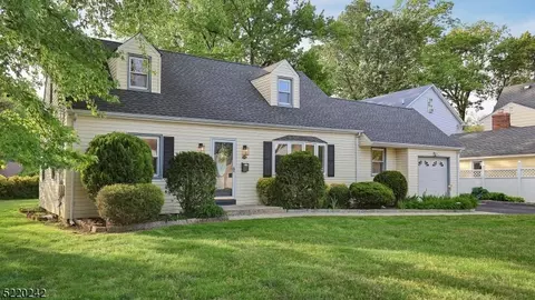 2233 Rhoda Pl, Scotch Plains, NJ 07076