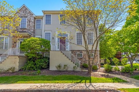 12 Arrowgate Dr, Randolph, NJ 07869