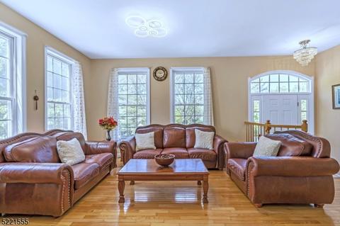 12 Arrowgate Dr, Randolph, NJ 07869 photo 2