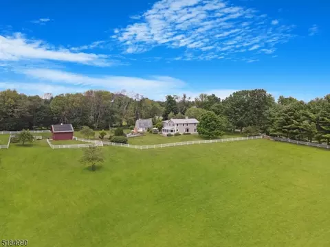 6 Fox Run Rd, Tewksbury Twp, NJ 07830