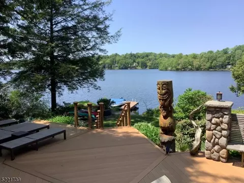 8 Hilton Ct, West Milford Twp, NJ 07421