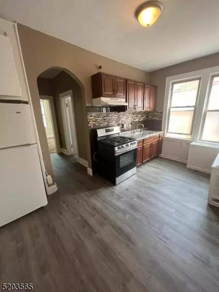 1584 Leslie St, Hillside, NJ 07205