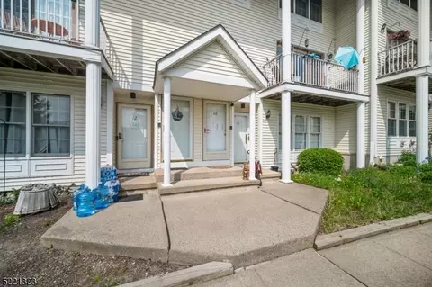 22 Amherst Ct, Hamburg, NJ 07419