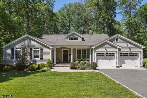 61 Webster Dr, Berkeley Heights, NJ 07922