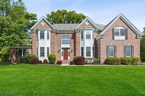 22 Northridge Ct, Hackettstown, NJ 07840