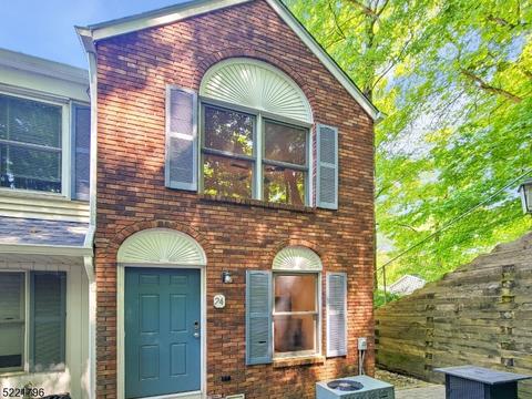 24 Colonial Ct, High Bridge, NJ 08829
