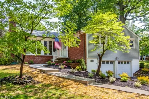 126 Chestnut Hill Dr, New Providence, NJ 07974