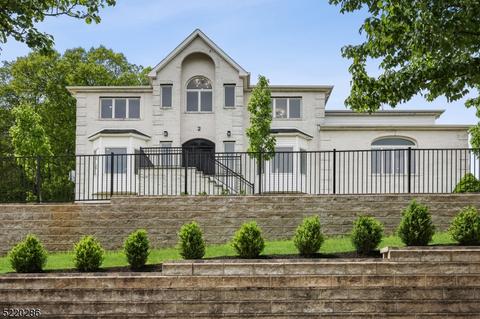 2 Eventide Ct, Morris Plains, NJ 07950