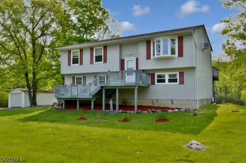 160 Barry Dr N, Vernon Twp., NJ 07422
