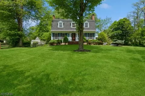 24 Chimney Ash Farm Rd, Basking Ridge, NJ 07920