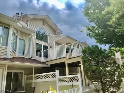 71 Academy Ct, Bedminster, NJ 07921