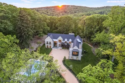 175 Round Top Rd, Bernardsville, NJ 07924