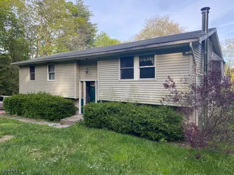 1042 Owassa Rd, Newton, NJ 07860