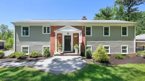 13 Hunters Trl, Warren, NJ 07059