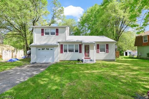 35 Edgecumb Rd, West Milford, NJ 07480