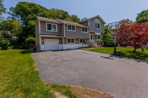 108 Knolls Rd, Bloomingdale, NJ 07403