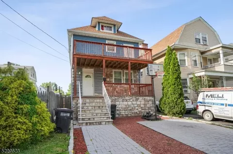 11 E Clay Ave, Roselle Park, NJ 07204