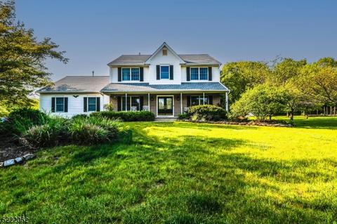 18 Bering Way, Somerset, NJ 08873