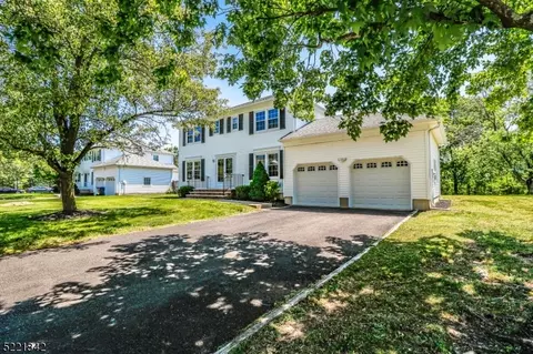 172 Beekman Ln, Hillsborough, NJ 08844