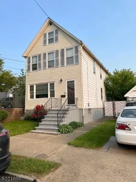 87 Holly St, Carteret, NJ 07008