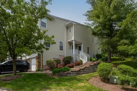 4 Dudley Ct, Green Brook, NJ 08812