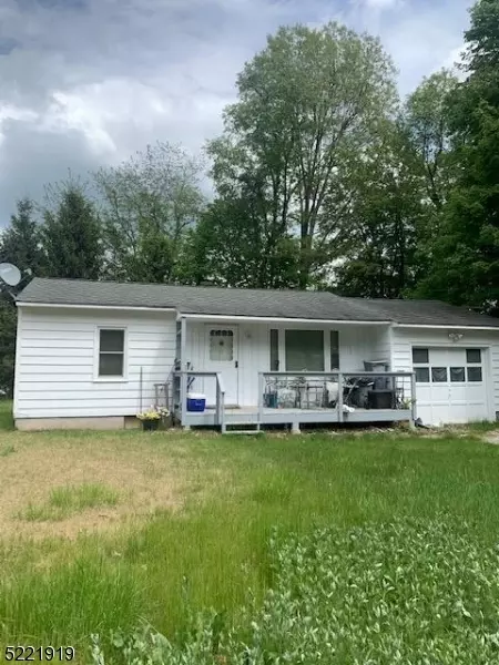 2 Lyons Ave, Hardyston, NJ 07460